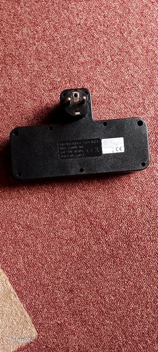 Adaptor  3 prize cu usb și lampă led