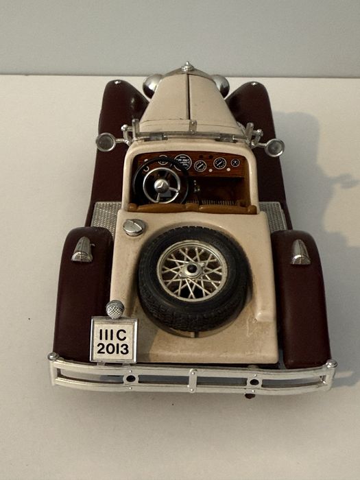 Метална кола Mercedes 1:24