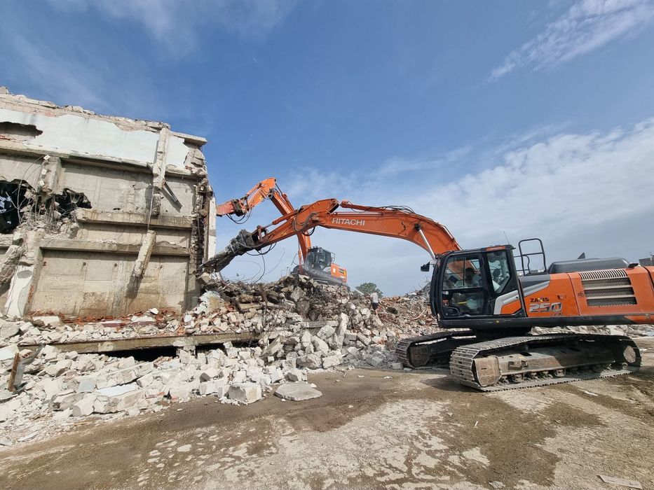 Excavator de inchiriat