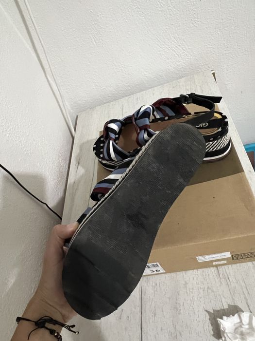 Сандали Gioseppo