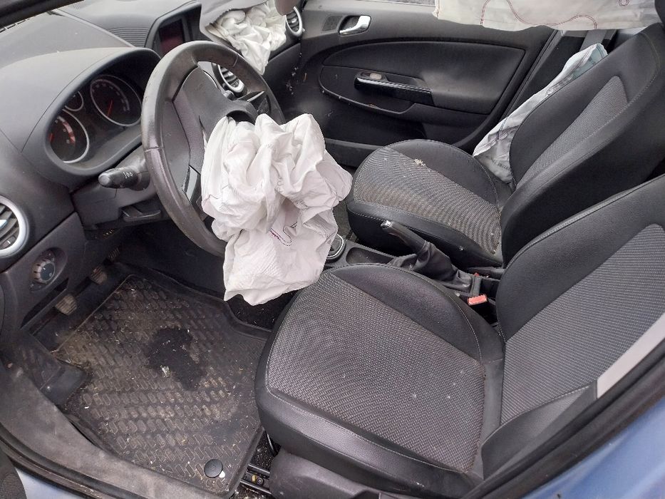 Opel corsa D stopuri hayon bara usi ușa scaune oglinda portbagaj aripa aripi Oglinzi armatura bara capota faruri far cutie viteze motor alternator