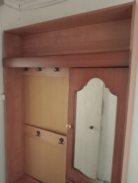 Продам прихожую шкаф