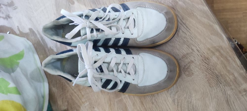 Кроссовки в стиле классических моделей Adidas