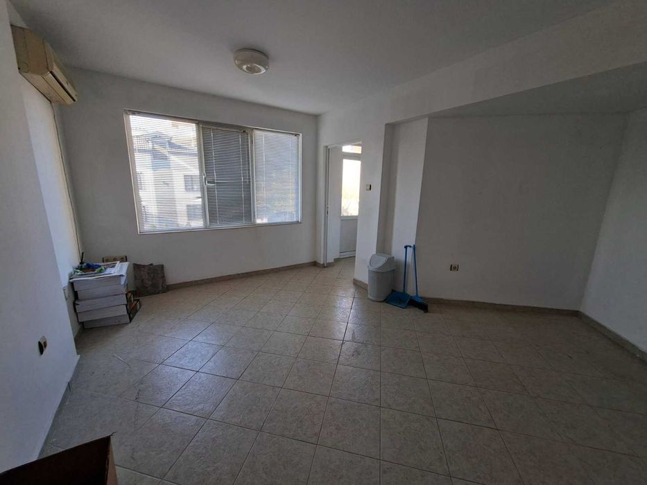 Автоцентър, Търговище, кв. Вароша, 240 кв.м.