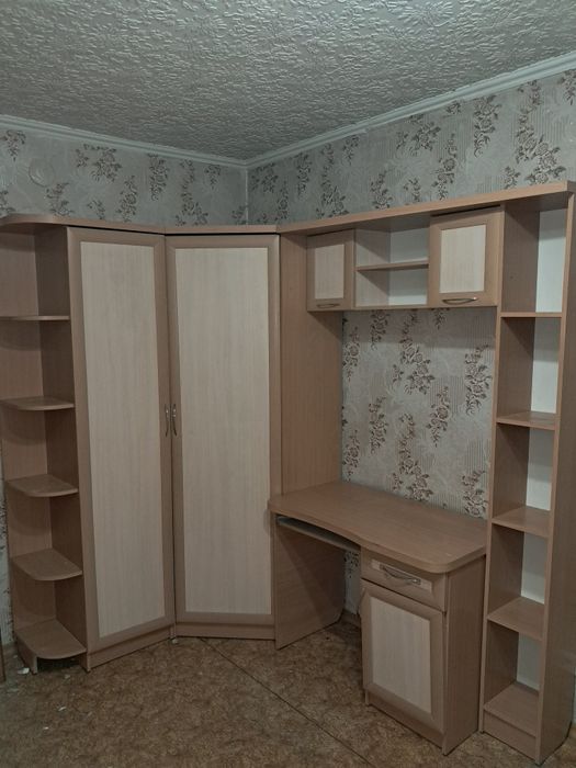 Продам угловой шкаф бу