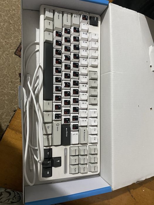 Продам наушники с клавиатурой