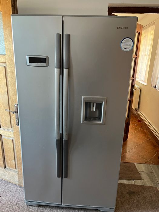 Vând frigider american side by side Beko