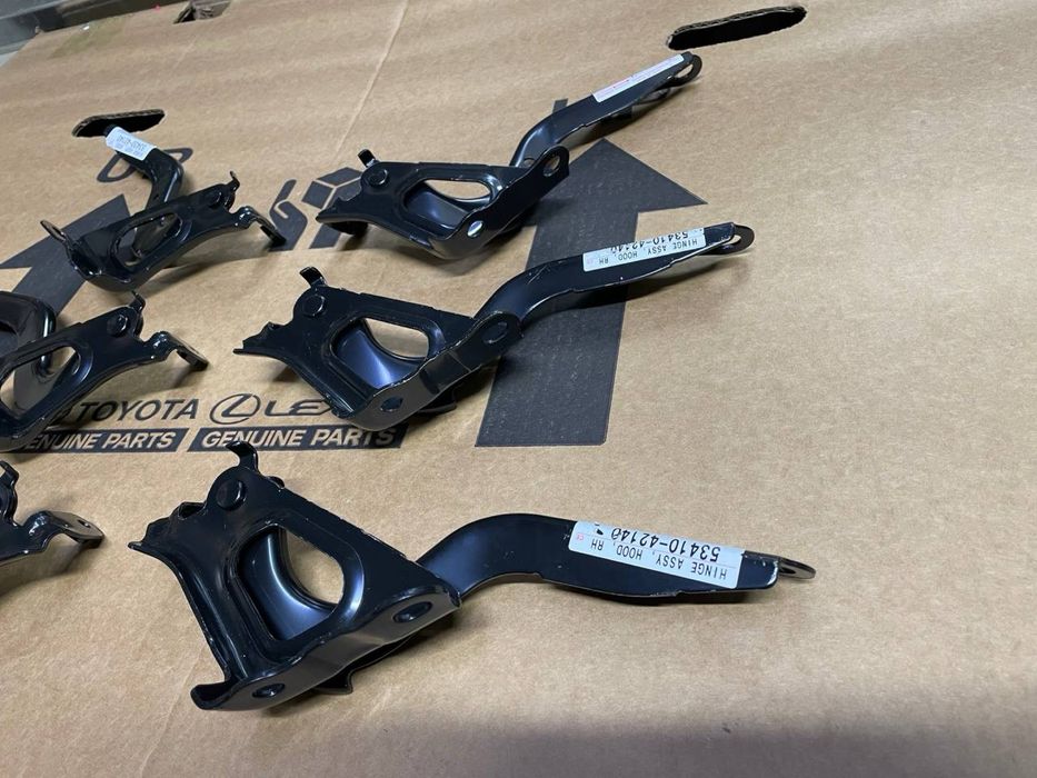 Петля капота на Рав4 19-24