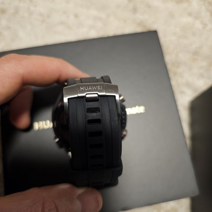 Huawei Watch Ultimate много запазен