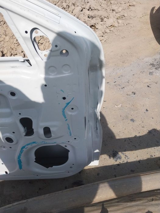 Коболт шофёр томон сотилади.Родной эшик.Айби расмда куринган