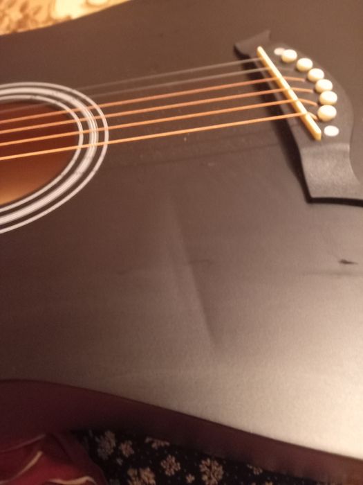 Акустическая Чёрная гитара