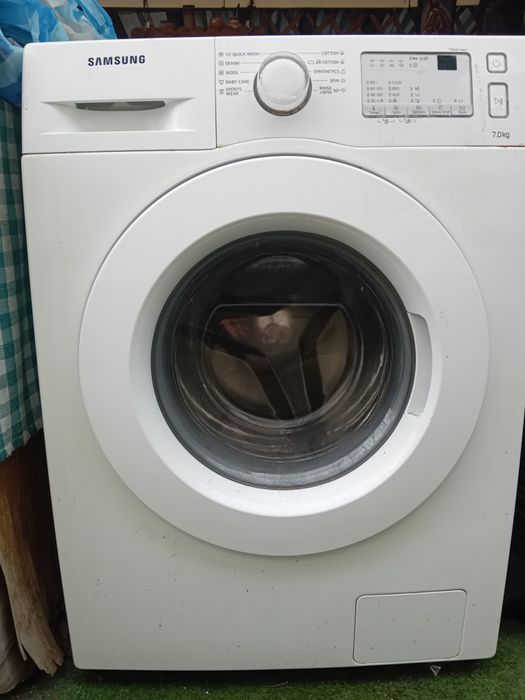 Пералня със счупен носач