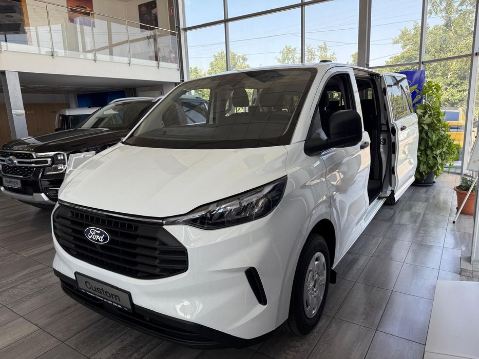 Ford TRANSIT CUSTOM KOMBI 8+1 LOCURI Ford Transit Custom 8+1 locuri