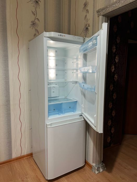 Спальный гарнитур , прихожая , холодильник