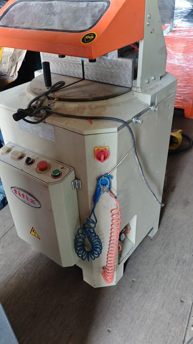 Станок для производства пластиковых окон