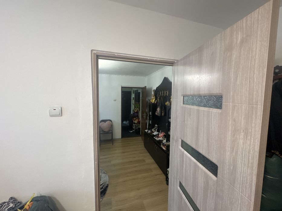 Vand apartament două camere urgent