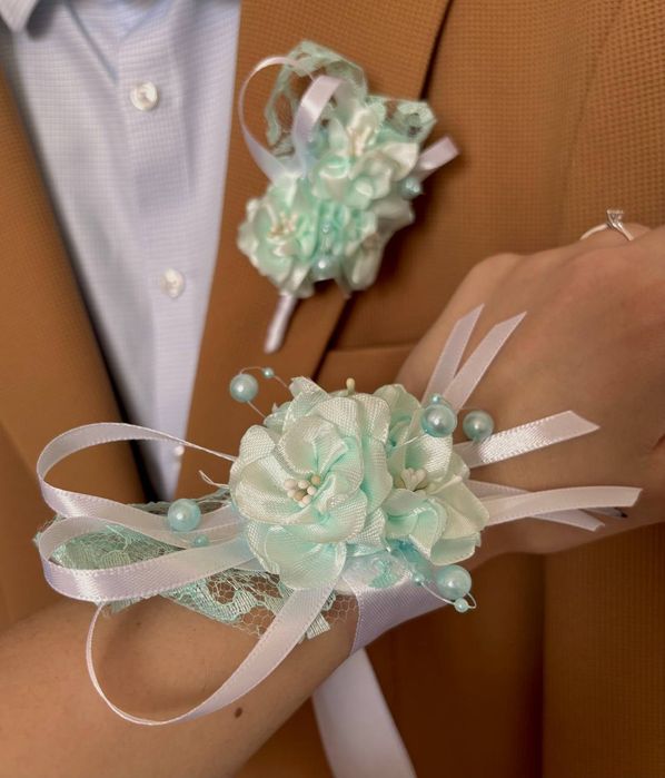 Бутониери за ревер и тип гривни/ сватбени аксесоари