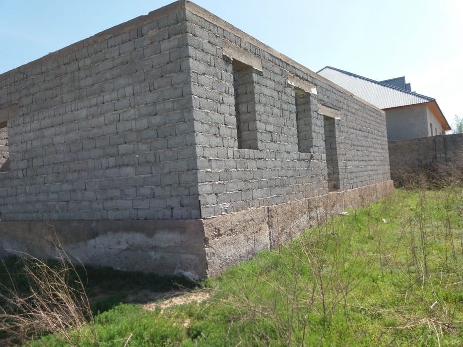 Дом, не достроенный.