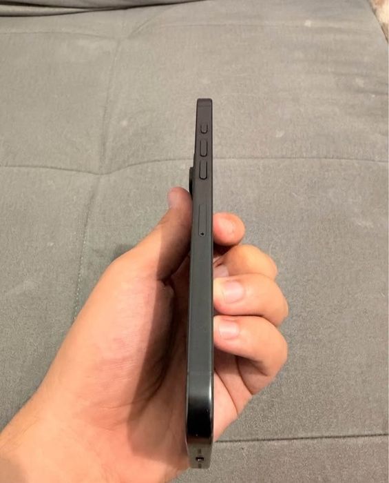 Vând iPhone 16 Pro Max Black