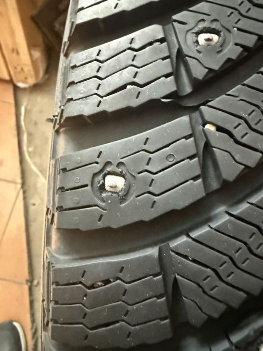 Шины  шипованные  размер 235/55-19