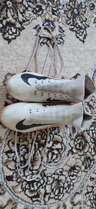 Butsi sotiladi razmer 37 yirtilmagan