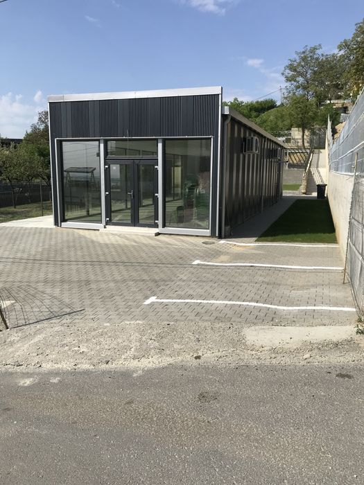 Hala pe schelet metalic