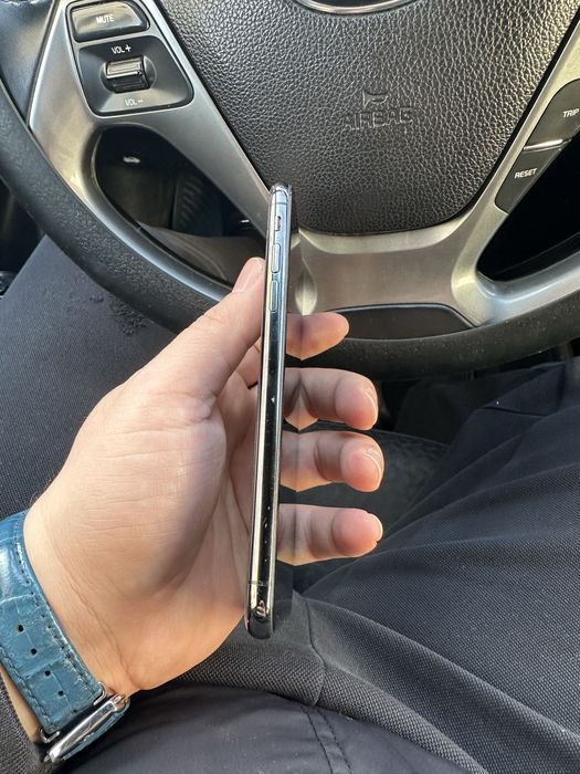 iPhone Xs 64 гб.