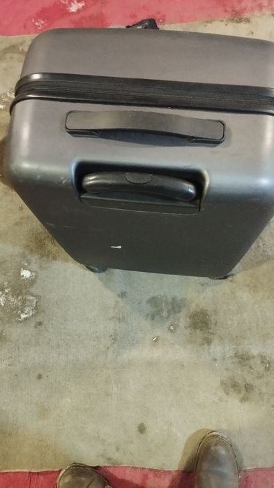 Продам чемодан б/у