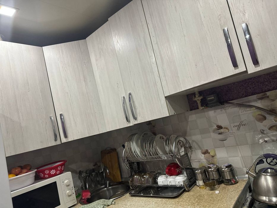 Учтепа 22 кв 2 ком квартира сотилади, 4 этажли домни,  1 этажи