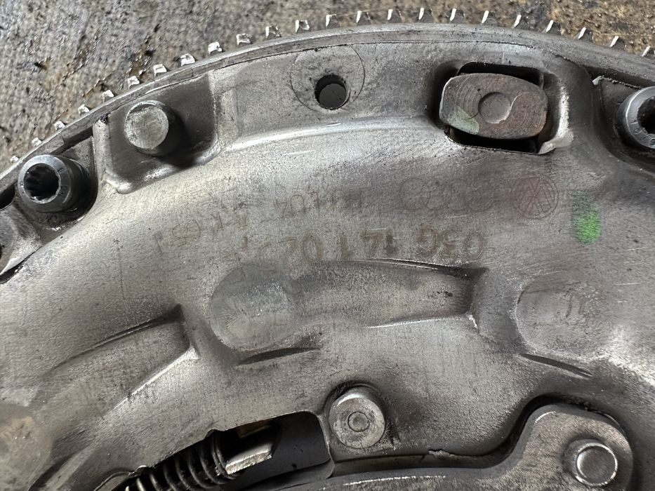 Демпферен маховик+съед комплект за 2.0fsi-150к.с VW,Audi,Seat,Skoda
