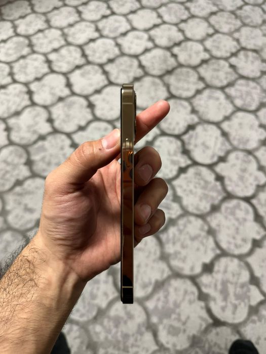 Продам Iphone 12 pro