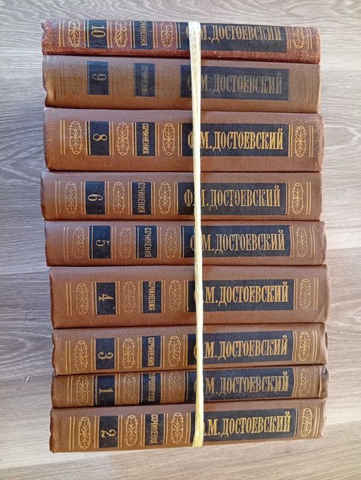 Продаю домашнюю библиотеку на русском языке около 300 книг
