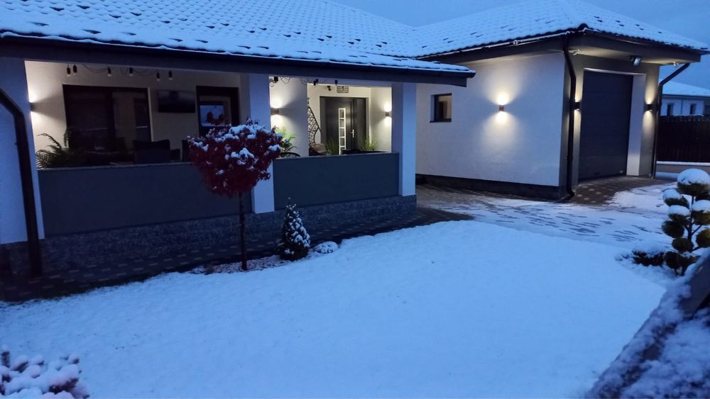 Vând casă complet mobilată si utilată în Solovăstru zona Mociar