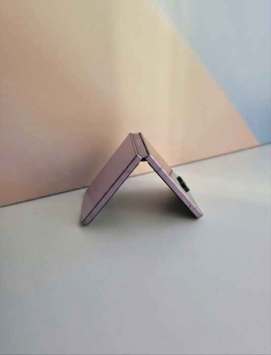 Samsung Z flip 8 12/256Гб