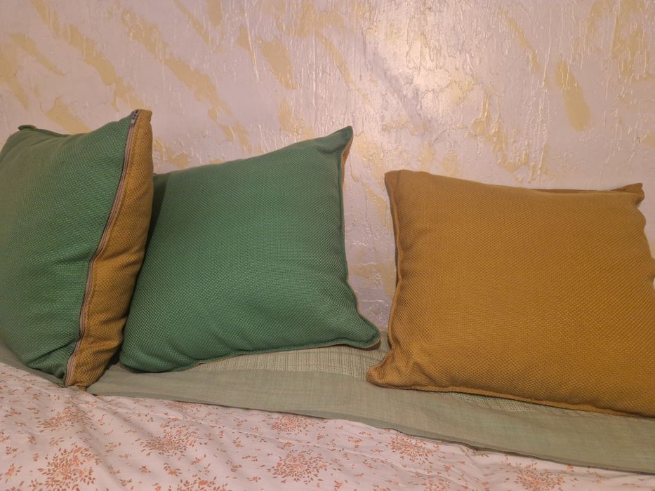 Подушки  три. Штуки