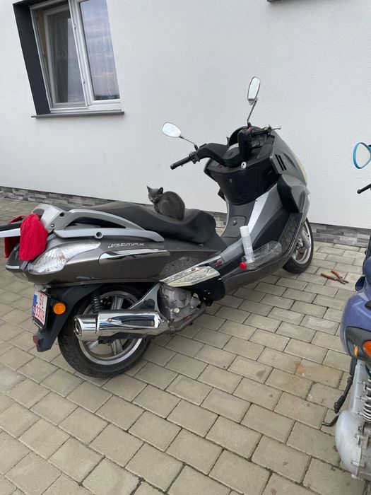 Vând scuter 250cc cfmoto 2016