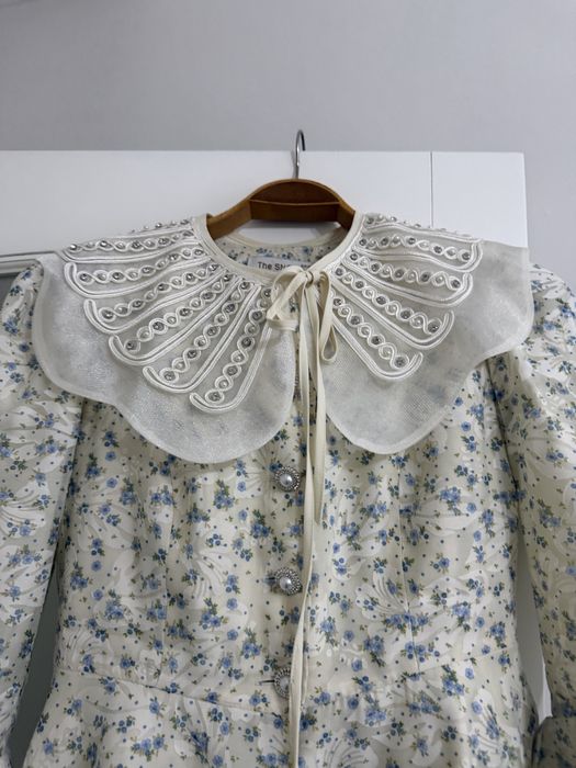 Продам очень красивый костюм