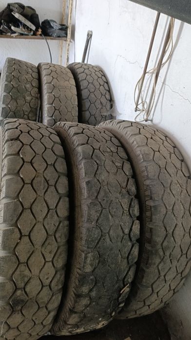 Шины на КамАЗ - ЗИЛ 9.00 R20