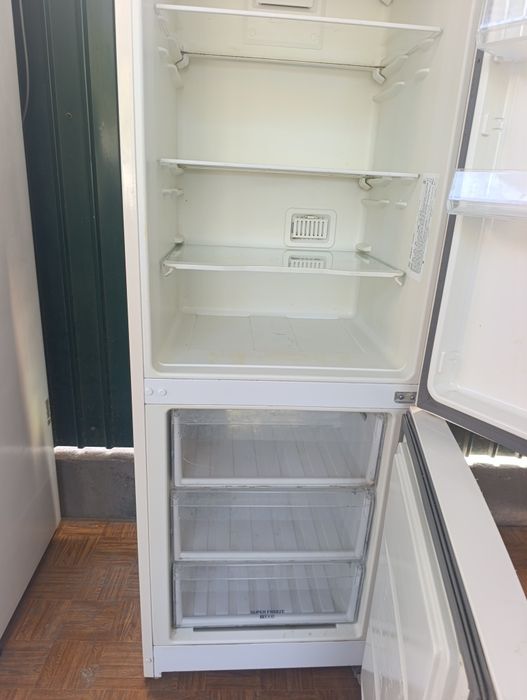 Продам холодильник Ariston Hotpoint