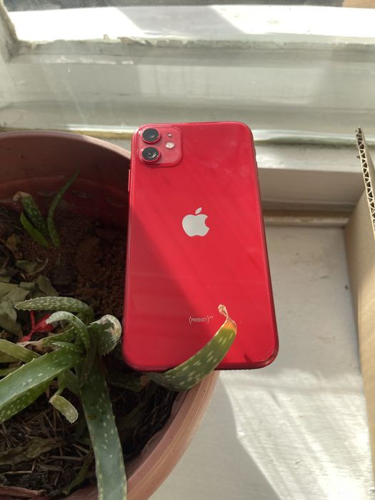 Продам айфон 11 на 128г красный