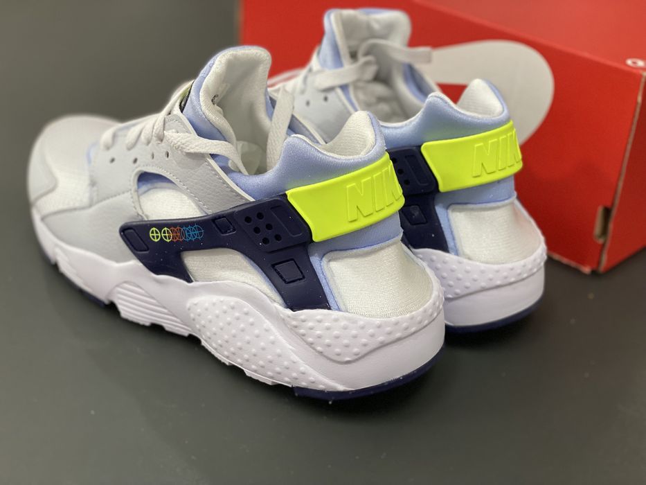 Adidasi Originali Nike Air Huarache Run , Noi in Cutie Marimea 39 !