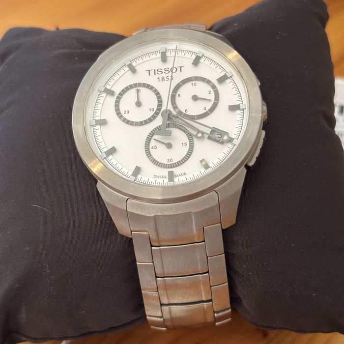 Продам новые мужские часы