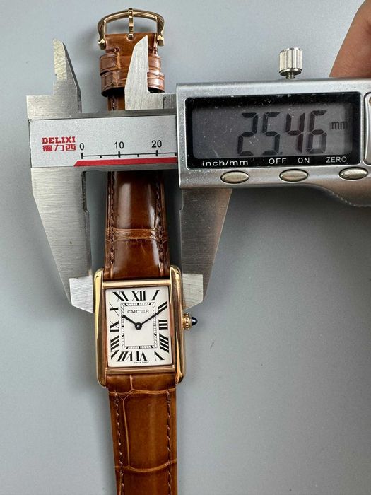 Унисекс часовник Cartier Tank с кварцов механизъм