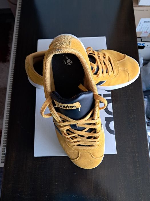 Pantofi sport Adidas, piele întoarsă, mărimea 42 2/3