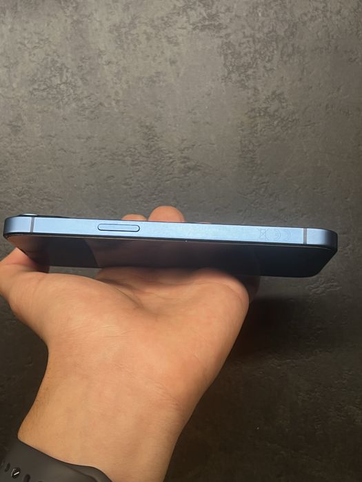 iPhone 13 син 128/4