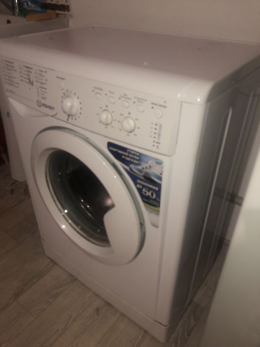Стиральная машинка INDESIT