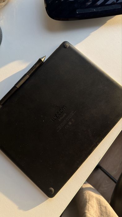 Графический планшет Wacom Intuos M Bluetooth (CTL-6100WL)