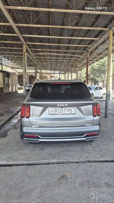 Kia Sorento 2023  krask toza . 33000 km yurgan.