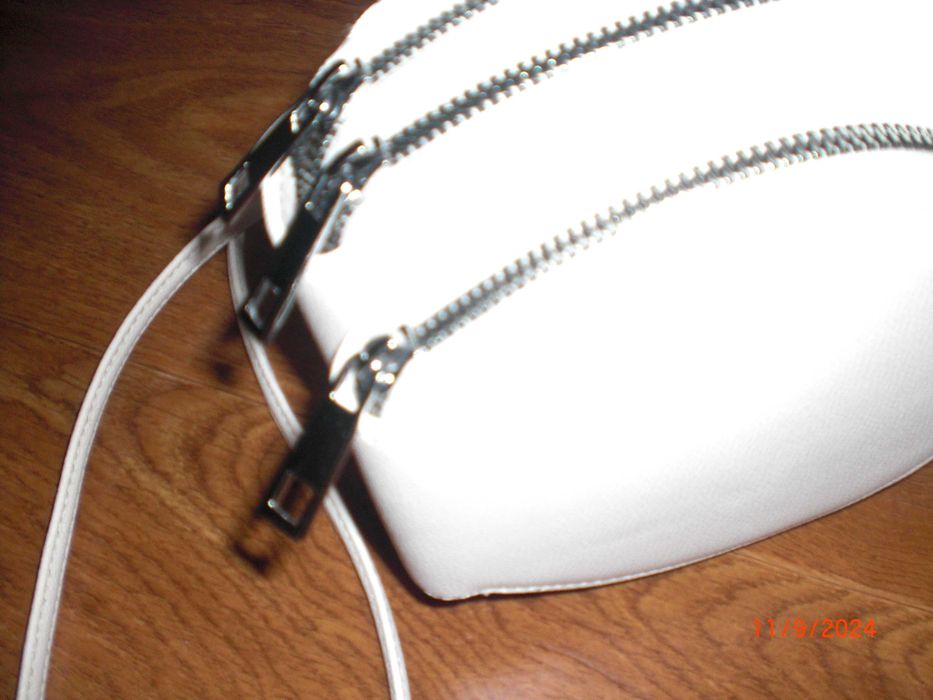 бяла кожена чанта