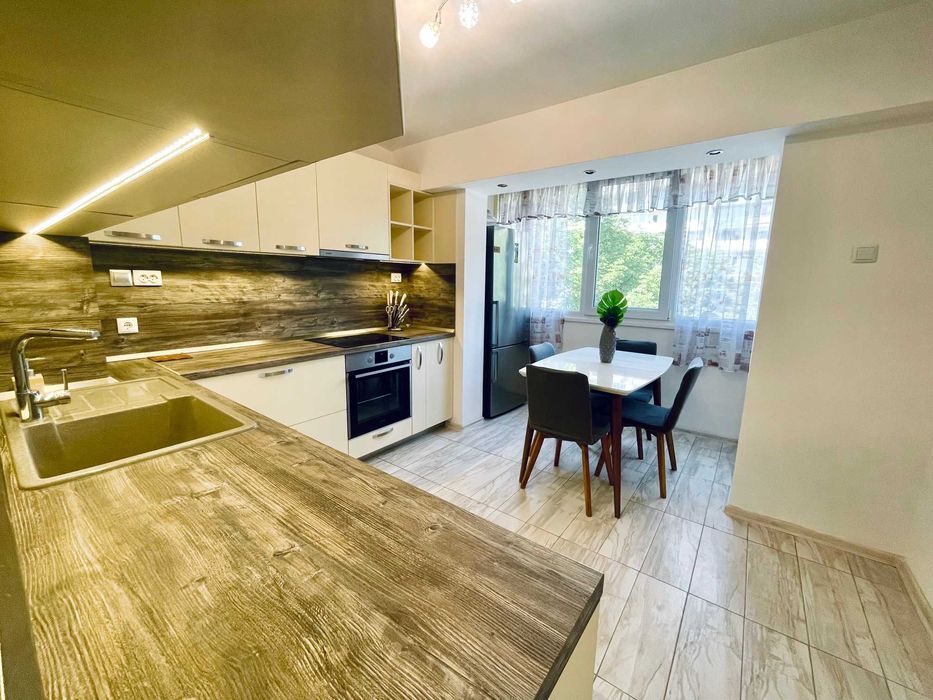 Дава се под наем Тристаен апартамент в Варна, Цветен квартал - 94 кв.м за 699 € - Снимка #1